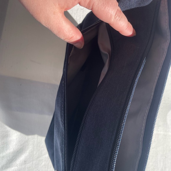 Travelon Navy Antitheft Crossbody Bag - Picture 3 of 6